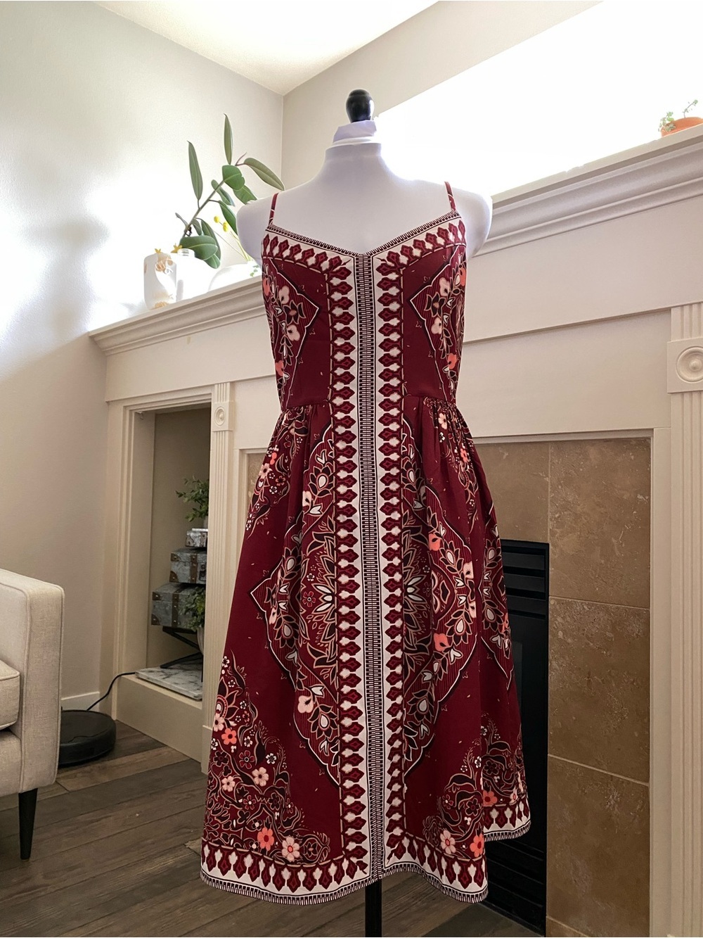 NWT Banana Republic Midi Dress in Burgundy Bandana Inspired Print Sz 8 - Picture 2 of 3